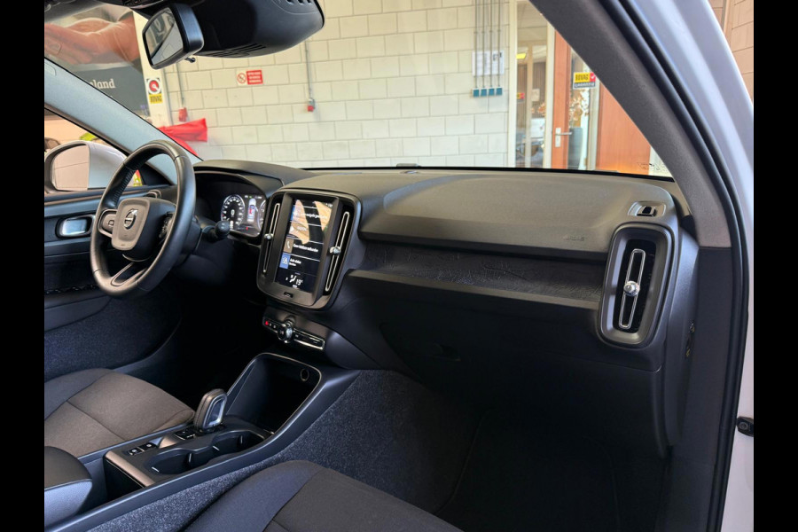Volvo XC40 Momentum Core Automaat, Carplay, Camera