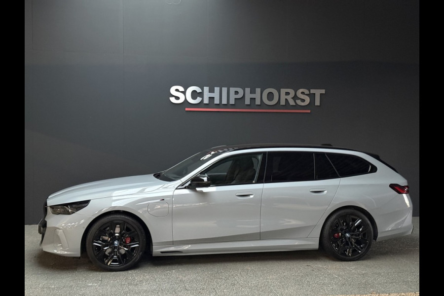 BMW 5 Serie Touring 530e x-Drive M-Sport Pro-20 inch trekhaak panorama head-up key-less