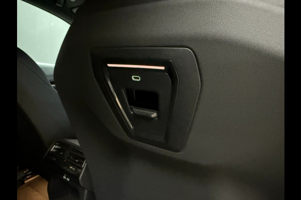 BMW 5 Serie Touring 530e x-Drive M-Sport Pro-20 inch trekhaak panorama head-up key-less