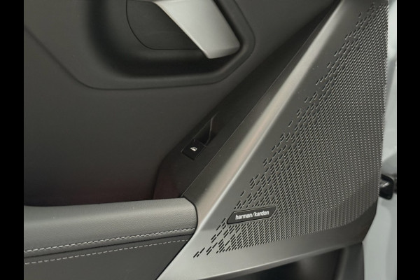 BMW 5 Serie Touring 530e x-Drive M-Sport Pro-20 inch trekhaak panorama head-up key-less