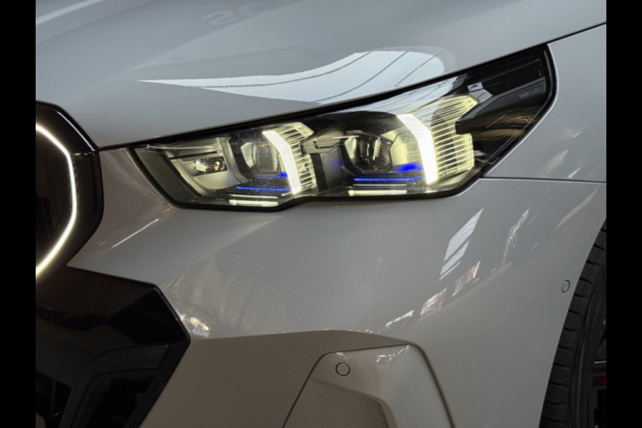 BMW 5 Serie Touring 530e x-Drive M-Sport Pro-20 inch trekhaak panorama head-up key-less