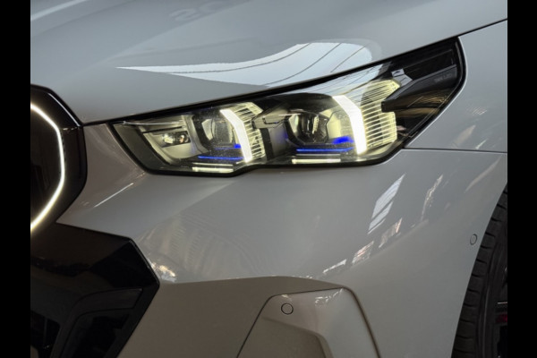 BMW 5 Serie Touring 530e x-Drive M-Sport Pro-20 inch trekhaak panorama head-up key-less