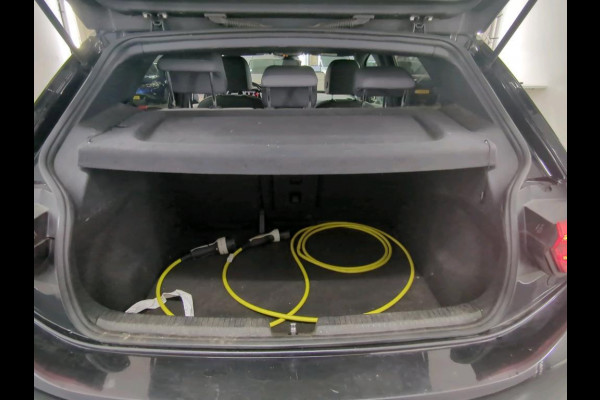 Volkswagen ID.3 First Plus 58 kWh | Trekhaak | Navi | Camera | LED