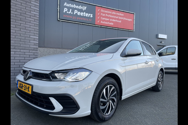 Volkswagen Polo 1.0 TSI Life Edition Achteruitrijcamera - Parkeersensoren - Apple carplay - Airco - Cruise control - Led verlichting - Licht metalen velgen 15 inch - Radio - Rijstrooksensor - Start/stop systeem - Stuur multifunc