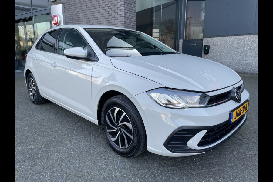 Volkswagen Polo 1.0 TSI Life Edition Achteruitrijcamera - Parkeersensoren - Apple carplay - Airco - Cruise control - Led verlichting - Licht metalen velgen 15 inch - Radio - Rijstrooksensor - Start/stop systeem - Stuur multifunc