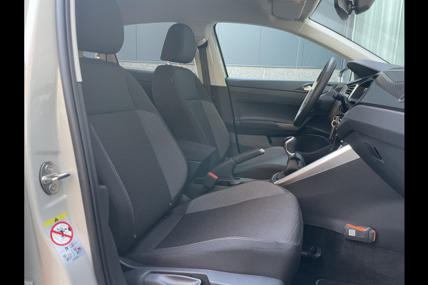 Volkswagen Polo 1.0 TSI Life Edition Achteruitrijcamera - Parkeersensoren - Apple carplay - Airco - Cruise control - Led verlichting - Licht metalen velgen 15 inch - Radio - Rijstrooksensor - Start/stop systeem - Stuur multifunc