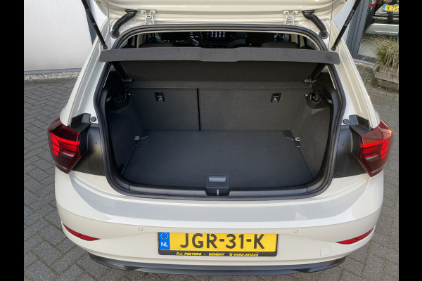 Volkswagen Polo 1.0 TSI Life Edition Achteruitrijcamera - Parkeersensoren - Apple carplay - Airco - Cruise control - Led verlichting - Licht metalen velgen 15 inch - Radio - Rijstrooksensor - Start/stop systeem - Stuur multifunc