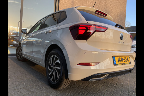 Volkswagen Polo 1.0 TSI Life Edition Achteruitrijcamera - Parkeersensoren - Apple carplay - Airco - Cruise control - Led verlichting - Licht metalen velgen 15 inch - Radio - Rijstrooksensor - Start/stop systeem - Stuur multifunc