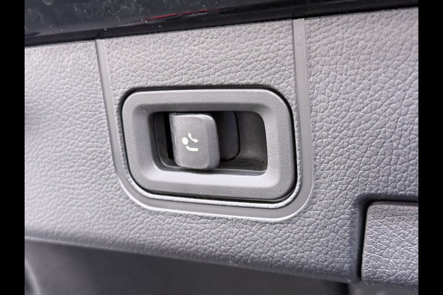 Mercedes-Benz CLA-Klasse 180 AMG line | Pano Trekhaak Memory Sound Multibeam Keyless