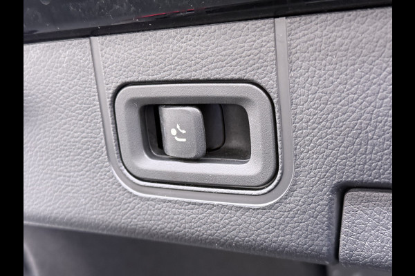 Mercedes-Benz CLA-Klasse 180 AMG line | Pano Trekhaak Memory Sound Multibeam Keyless