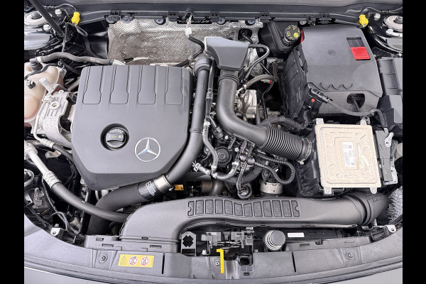 Mercedes-Benz CLA-Klasse 180 AMG line | Pano Trekhaak Memory Sound Multibeam Keyless