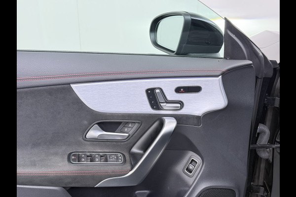 Mercedes-Benz CLA-Klasse 180 AMG line | Pano Trekhaak Memory Sound Multibeam Keyless