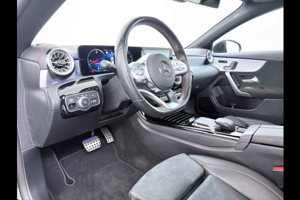 Mercedes-Benz CLA-Klasse 180 AMG line | Pano Trekhaak Memory Sound Multibeam Keyless