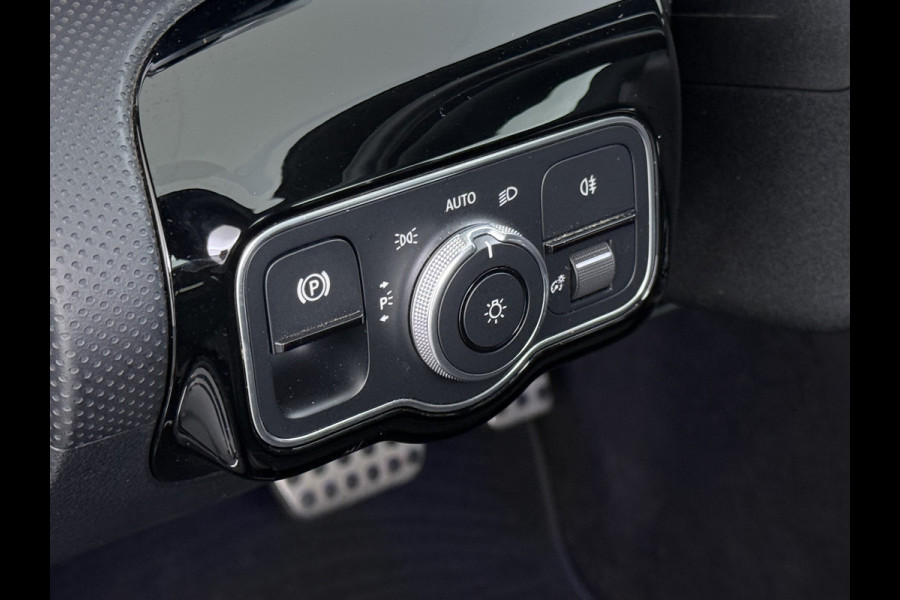 Mercedes-Benz CLA-Klasse 180 AMG line | Pano Trekhaak Memory Sound Multibeam Keyless