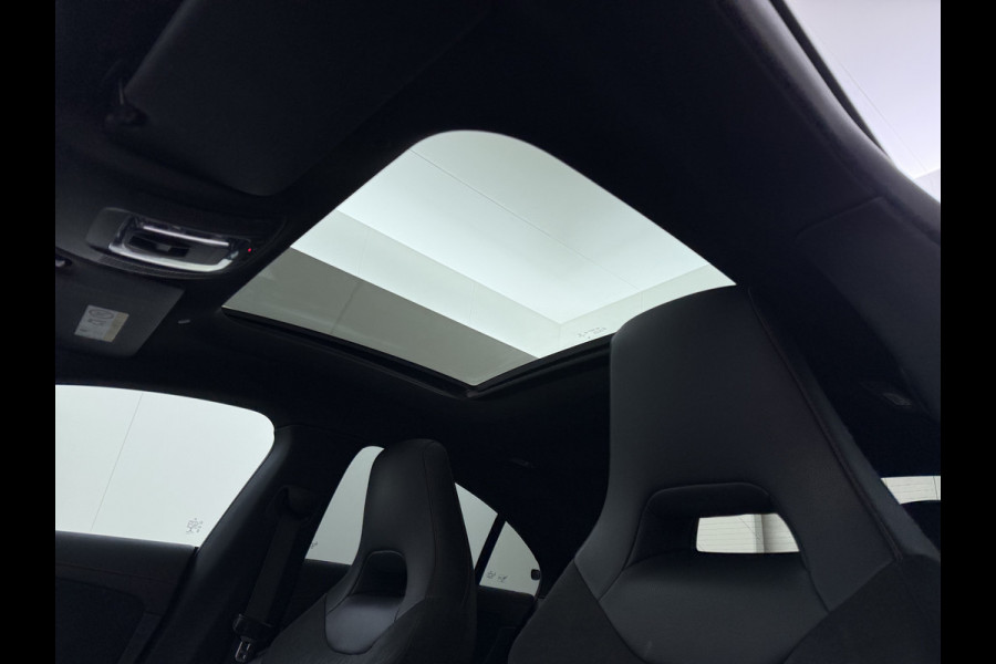 Mercedes-Benz CLA-Klasse 180 AMG line | Pano Trekhaak Memory Sound Multibeam Keyless