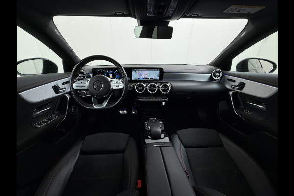 Mercedes-Benz CLA-Klasse 180 AMG line | Pano Trekhaak Memory Sound Multibeam Keyless