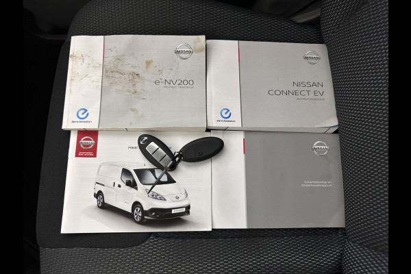 Nissan e-NV200 Evalia 40 kWh Connect Edition [ 7-Pers. ] {SOH-95%} (INCL.BTW) *NAVI-FULLMAP | CAMERA | HEATED-COMFORTSEATS | DAB | PRIVACY-GLASS | ECC | CRUISE | 15''ALU*