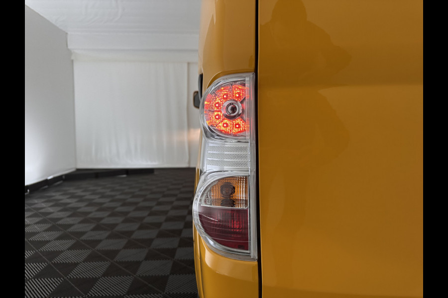 Nissan e-NV200 Evalia 40 kWh Connect Edition [ 7-Pers. ] {SOH-95%} (INCL.BTW) *NAVI-FULLMAP | CAMERA | HEATED-COMFORTSEATS | DAB | PRIVACY-GLASS | ECC | CRUISE | 15''ALU*