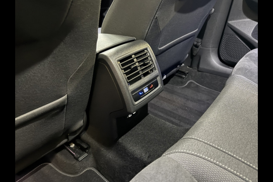 Volkswagen Golf 1.4 eHybrid 204PK DSG STYLE CAMERA/CARPLAY/SFEERVERL.