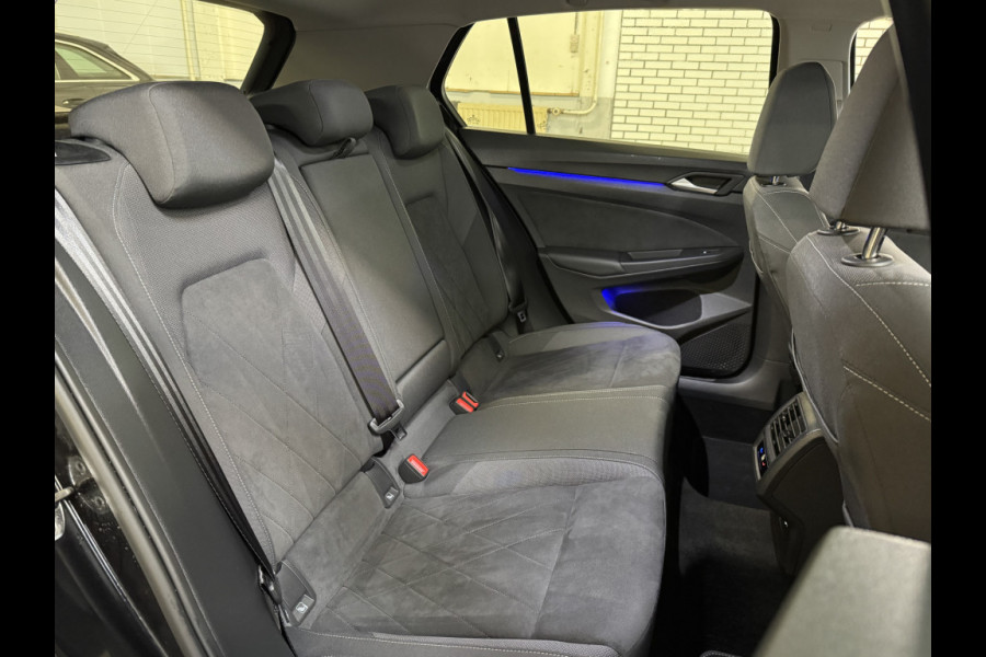 Volkswagen Golf 1.4 eHybrid 204PK DSG STYLE CAMERA/CARPLAY/SFEERVERL.