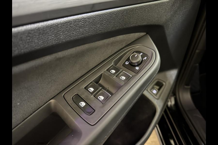 Volkswagen Golf 1.4 eHybrid 204PK DSG STYLE CAMERA/CARPLAY/SFEERVERL.