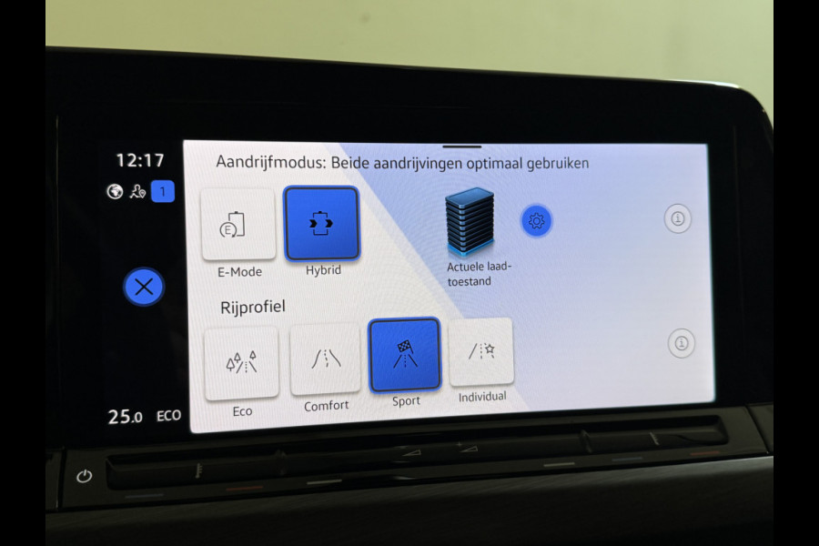 Volkswagen Golf 1.4 eHybrid 204PK DSG STYLE CAMERA/CARPLAY/SFEERVERL.