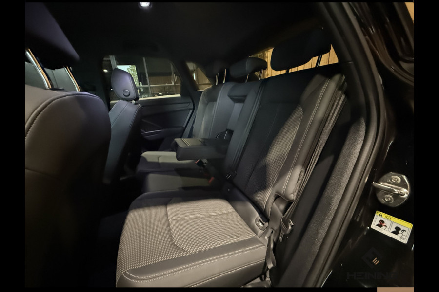Audi Q3 45 TFSI e S edition Black edition. Trekhaak. Navi. 19 inch. Camera.