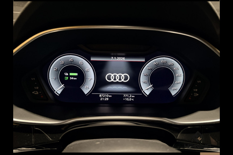 Audi Q3 45 TFSI e S edition Black edition. Trekhaak. Navi. 19 inch. Camera.