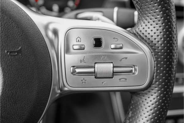 Mercedes-Benz C-Klasse 180 Business Solution AMG Pano Camera