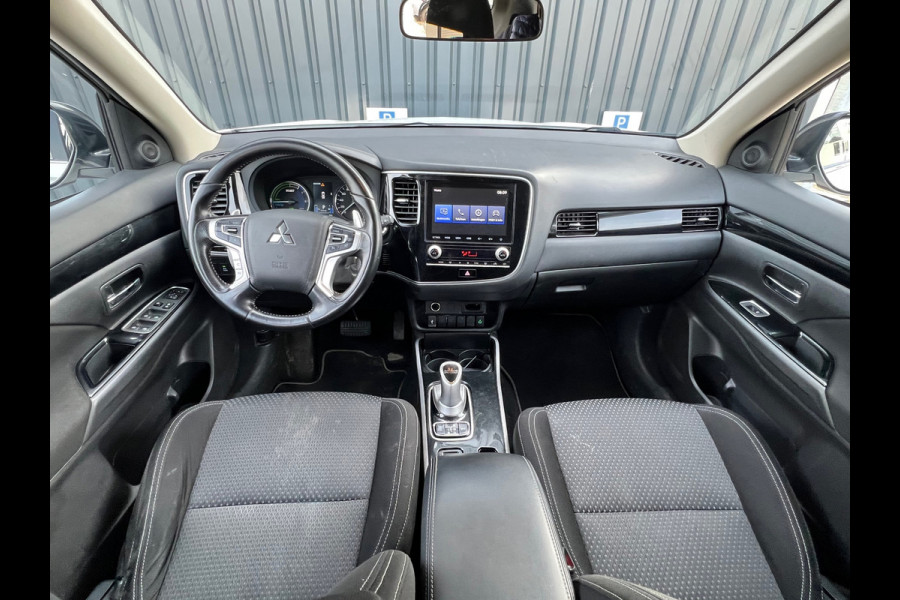 Mitsubishi Outlander 2.4 PHEV Pure TREKHAAK |APPLE CARPLAY |