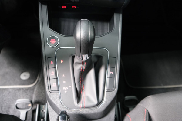 Seat Ibiza 1.0 TSI FR Business Intense Automaat - N.A.P. Airco, Cruise, PDC, Navi, Carplay, Camera.