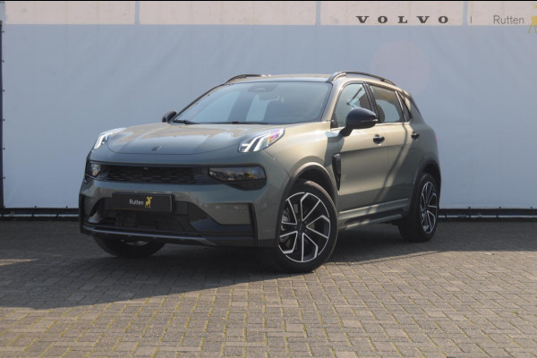 Lynk & Co 01 276PK Automaat Core / Adaptieve cruise control / Stoel - en stuurwielverarming / Parkeersensoren met camera / Apple carplay / Trekhaak / Metallic lak / 19" lichtmetalen velgen