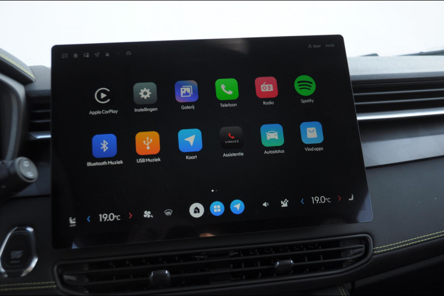 Lynk & Co 01 276PK Automaat Core / Adaptieve cruise control / Stoel - en stuurwielverarming / Parkeersensoren met camera / Apple carplay / Trekhaak / Metallic lak / 19" lichtmetalen velgen