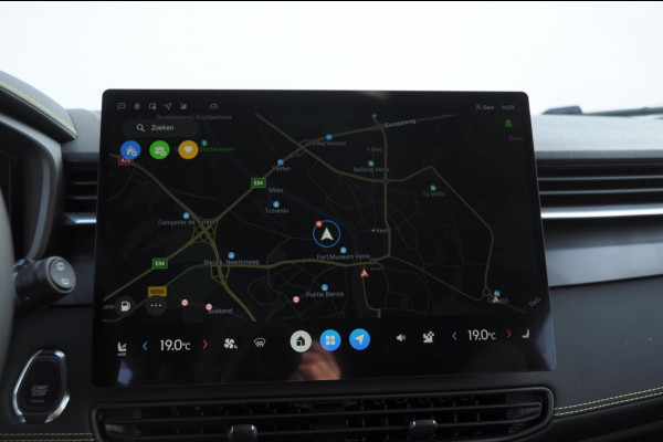 Lynk & Co 01 276PK Automaat Core / Adaptieve cruise control / Stoel - en stuurwielverarming / Parkeersensoren met camera / Apple carplay / Trekhaak / Metallic lak / 19" lichtmetalen velgen