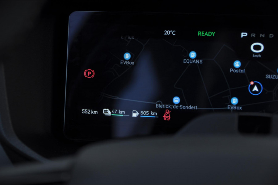 Lynk & Co 01 276PK Automaat Core / Adaptieve cruise control / Stoel - en stuurwielverarming / Parkeersensoren met camera / Apple carplay / Trekhaak / Metallic lak / 19" lichtmetalen velgen