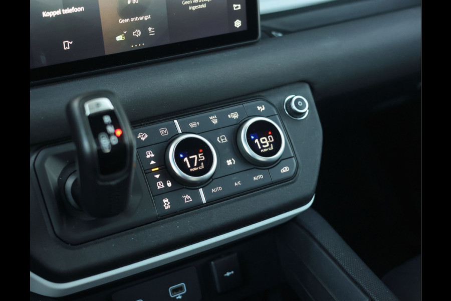 Land Rover Defender P400e X-Dynamic S | Pano - Trekhaak