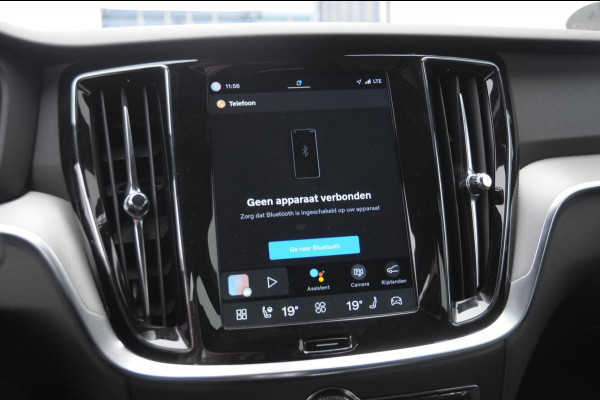 Volvo V60 T6 350PK Automaat AWD Plus Dark / Adaptive cruise control / Elektrische stoelen / Harman Kardon audio / Trekhaak / Pilot assist / BLIS / Stoel en stuur verwarming / Elektrische achterklep / Parkeersensoren met 360 camera / Google infotainment