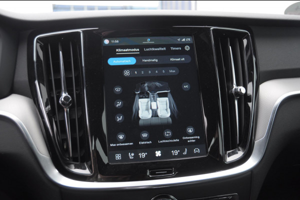 Volvo V60 T6 350PK Automaat AWD Plus Dark / Adaptive cruise control / Elektrische stoelen / Harman Kardon audio / Trekhaak / Pilot assist / BLIS / Stoel en stuur verwarming / Elektrische achterklep / Parkeersensoren met 360 camera / Google infotainment
