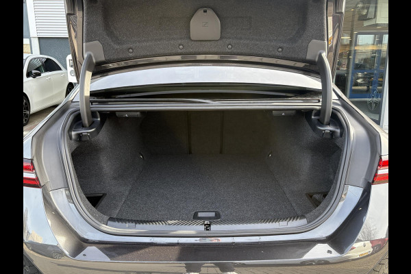 BMW i5 eDrive40 84 kWh | VOL! | Panoramadak | H&K Audio | M Pakket | Stoel- Ventilatie & Verwarming | Memory Seats |