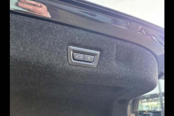 BMW i5 eDrive40 84 kWh | VOL! | Panoramadak | H&K Audio | M Pakket | Stoel- Ventilatie & Verwarming | Memory Seats |