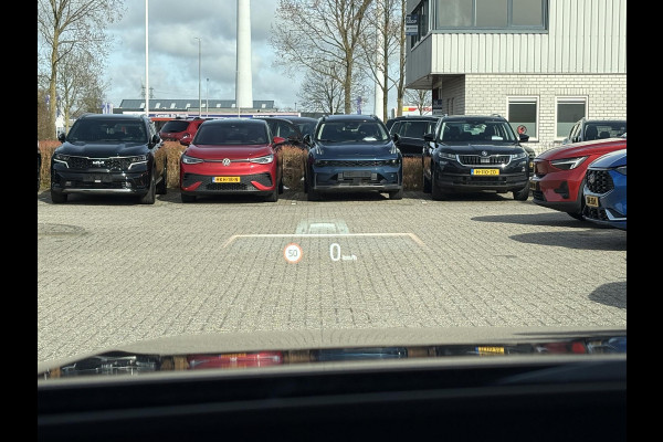 BMW i5 eDrive40 84 kWh | VOL! | Panoramadak | H&K Audio | M Pakket | Stoel- Ventilatie & Verwarming | Memory Seats |