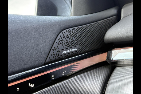 BMW i5 eDrive40 84 kWh | VOL! | Panoramadak | H&K Audio | M Pakket | Stoel- Ventilatie & Verwarming | Memory Seats |