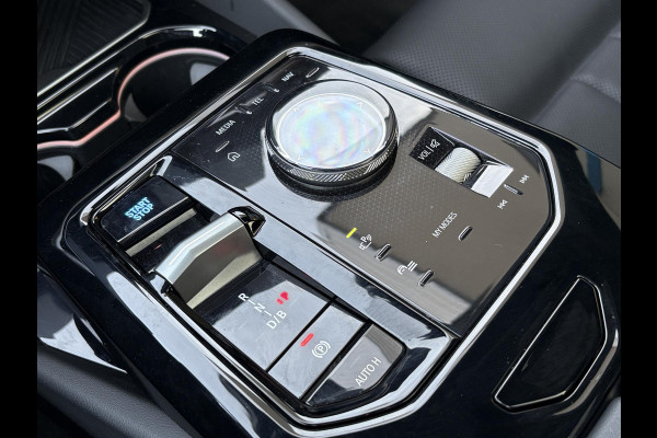 BMW i5 eDrive40 84 kWh | VOL! | Panoramadak | H&K Audio | M Pakket | Stoel- Ventilatie & Verwarming | Memory Seats |