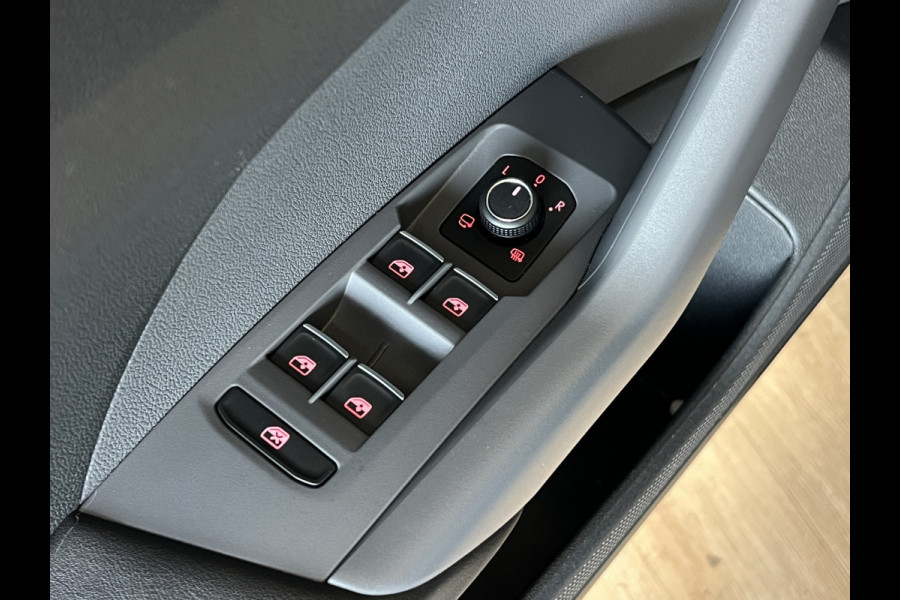 Volkswagen T-Cross 1.0 TSI 115pk R-Line | Carplay | 18" | Camara | Stoelverwarming | LED | Digitaal Display | 100% Dealer Onderhouden!