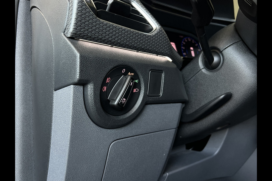 Volkswagen T-Cross 1.0 TSI 115pk R-Line | Carplay | 18" | Camara | Stoelverwarming | LED | Digitaal Display | 100% Dealer Onderhouden!