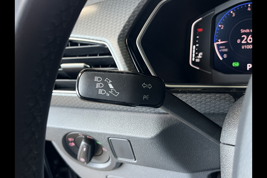 Volkswagen T-Cross 1.0 TSI 115pk R-Line | Carplay | 18" | Camara | Stoelverwarming | LED | Digitaal Display | 100% Dealer Onderhouden!