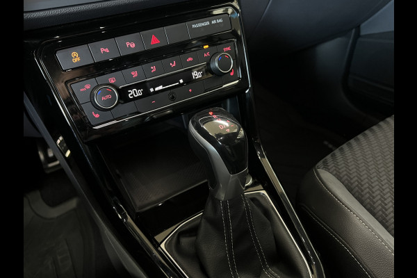 Volkswagen T-Cross 1.0 TSI 115pk R-Line | Carplay | 18" | Camara | Stoelverwarming | LED | Digitaal Display | 100% Dealer Onderhouden!