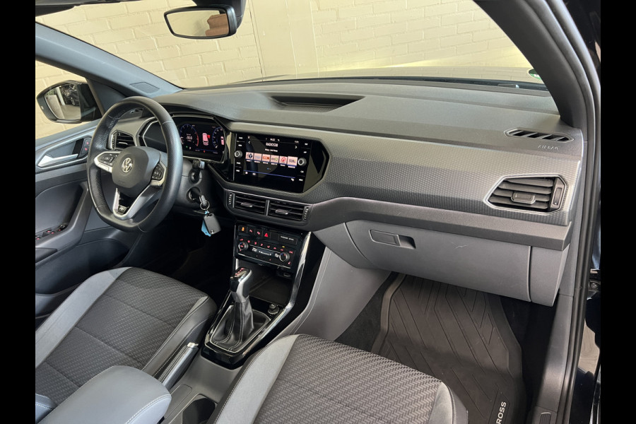 Volkswagen T-Cross 1.0 TSI 115pk R-Line | Carplay | 18" | Camara | Stoelverwarming | LED | Digitaal Display | 100% Dealer Onderhouden!