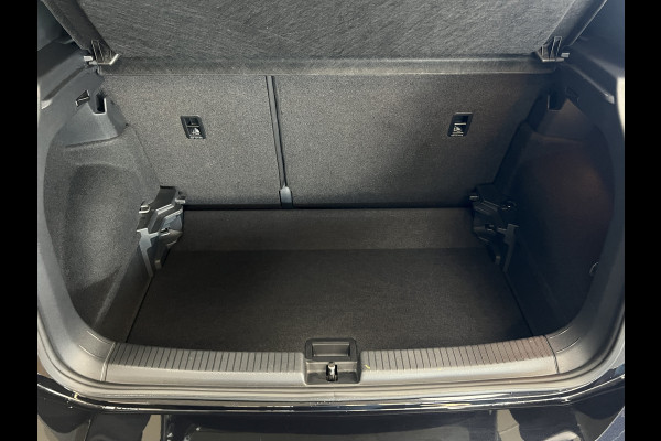 Volkswagen T-Cross 1.0 TSI 115pk R-Line | Carplay | 18" | Camara | Stoelverwarming | LED | Digitaal Display | 100% Dealer Onderhouden!