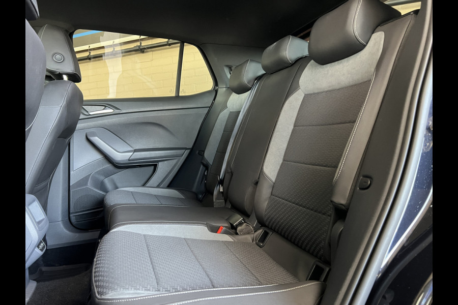 Volkswagen T-Cross 1.0 TSI 115pk R-Line | Carplay | 18" | Camara | Stoelverwarming | LED | Digitaal Display | 100% Dealer Onderhouden!